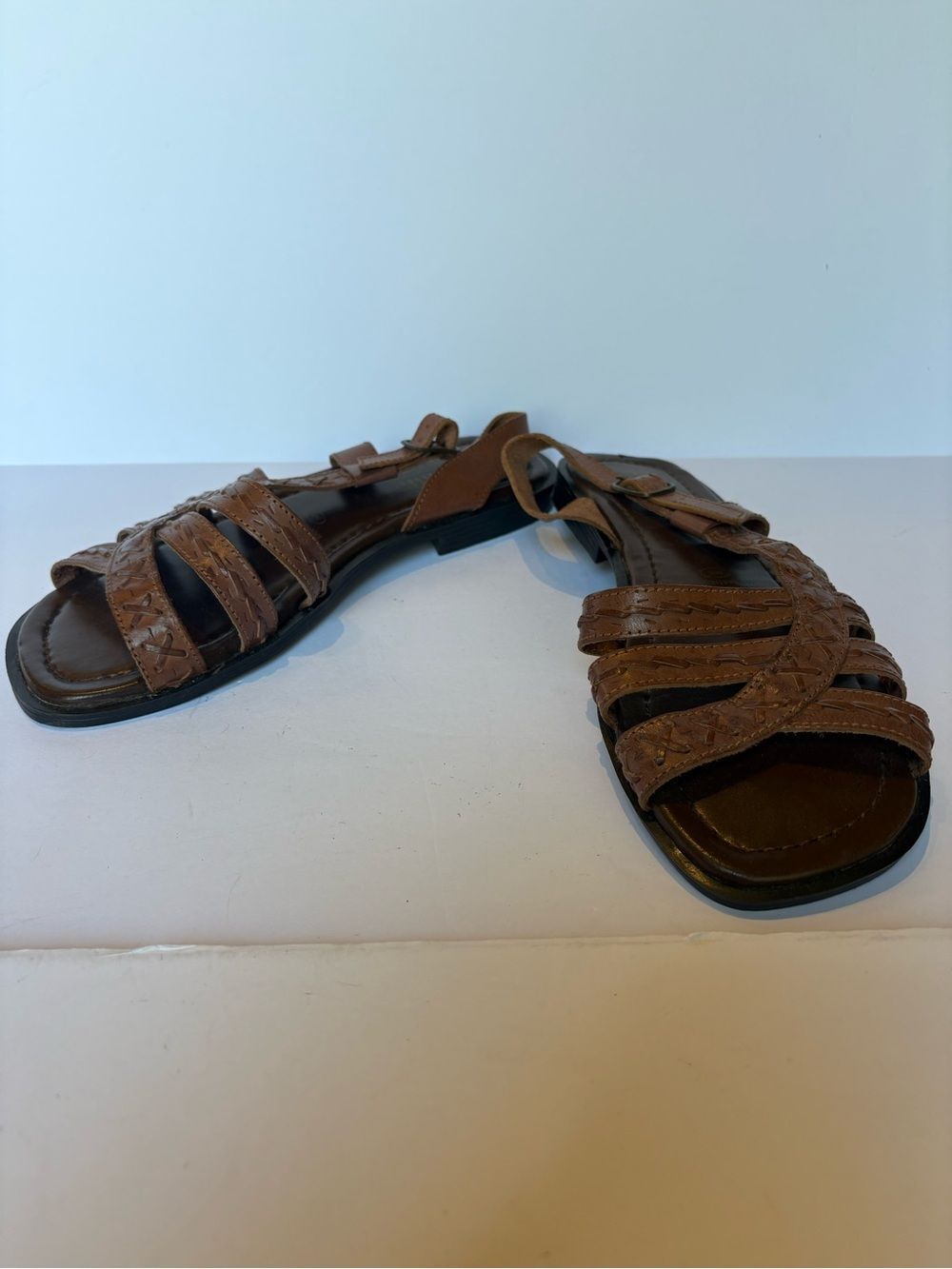 Judith Women's Brown Leather Strappy Flat Sandals Size 7 1/2 Look new!